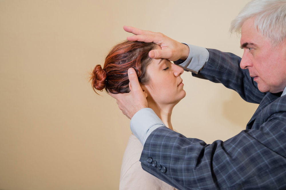 プロ解説】簡単な催眠術のかけ方を初心者向けに公開！ | 催眠術師養成 